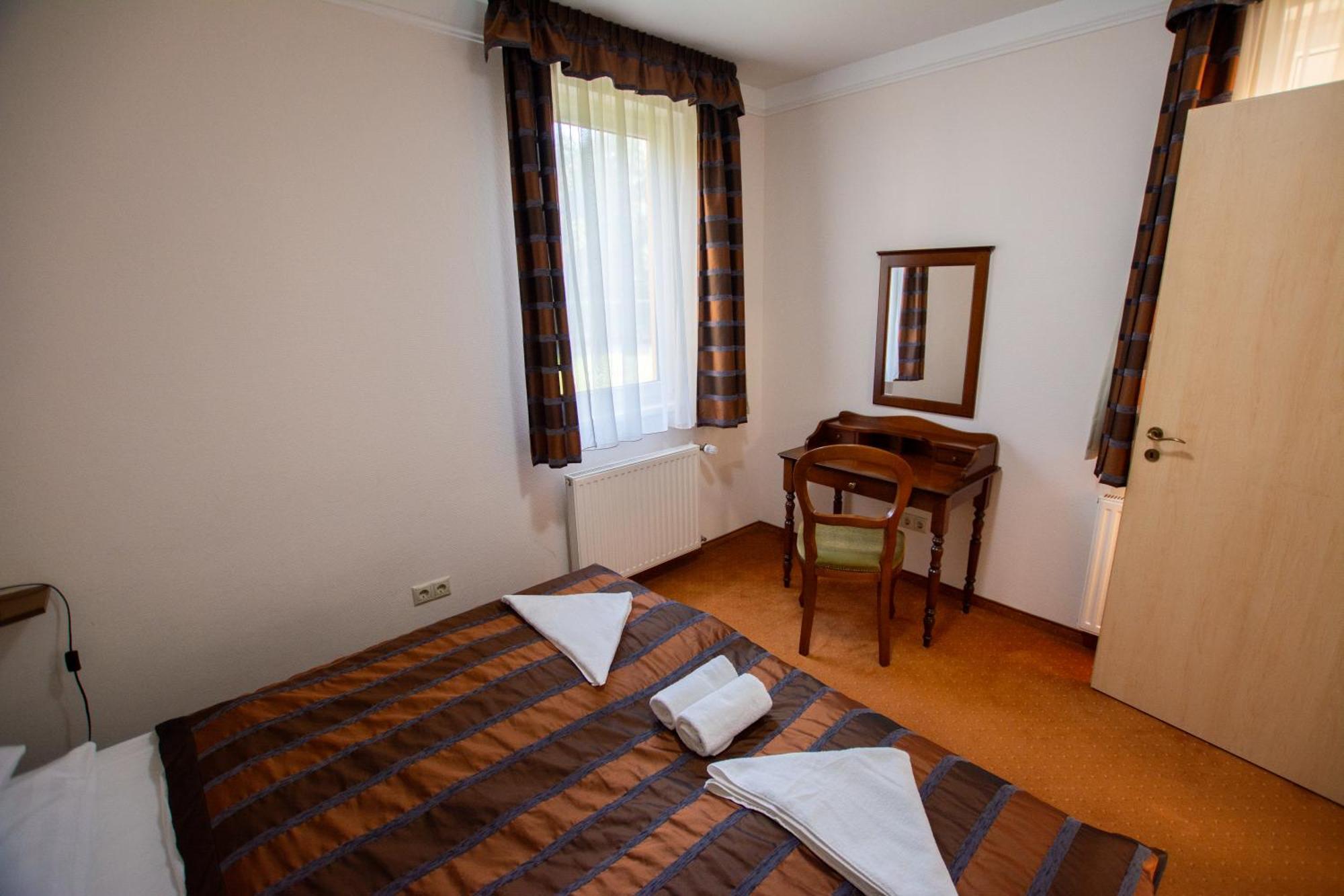 Bernadett Villa Apartman 3 Buk Exterior photo