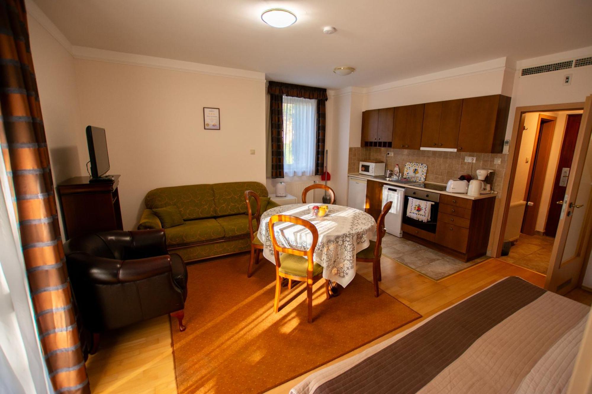 Bernadett Villa Apartman 3 Buk Exterior photo